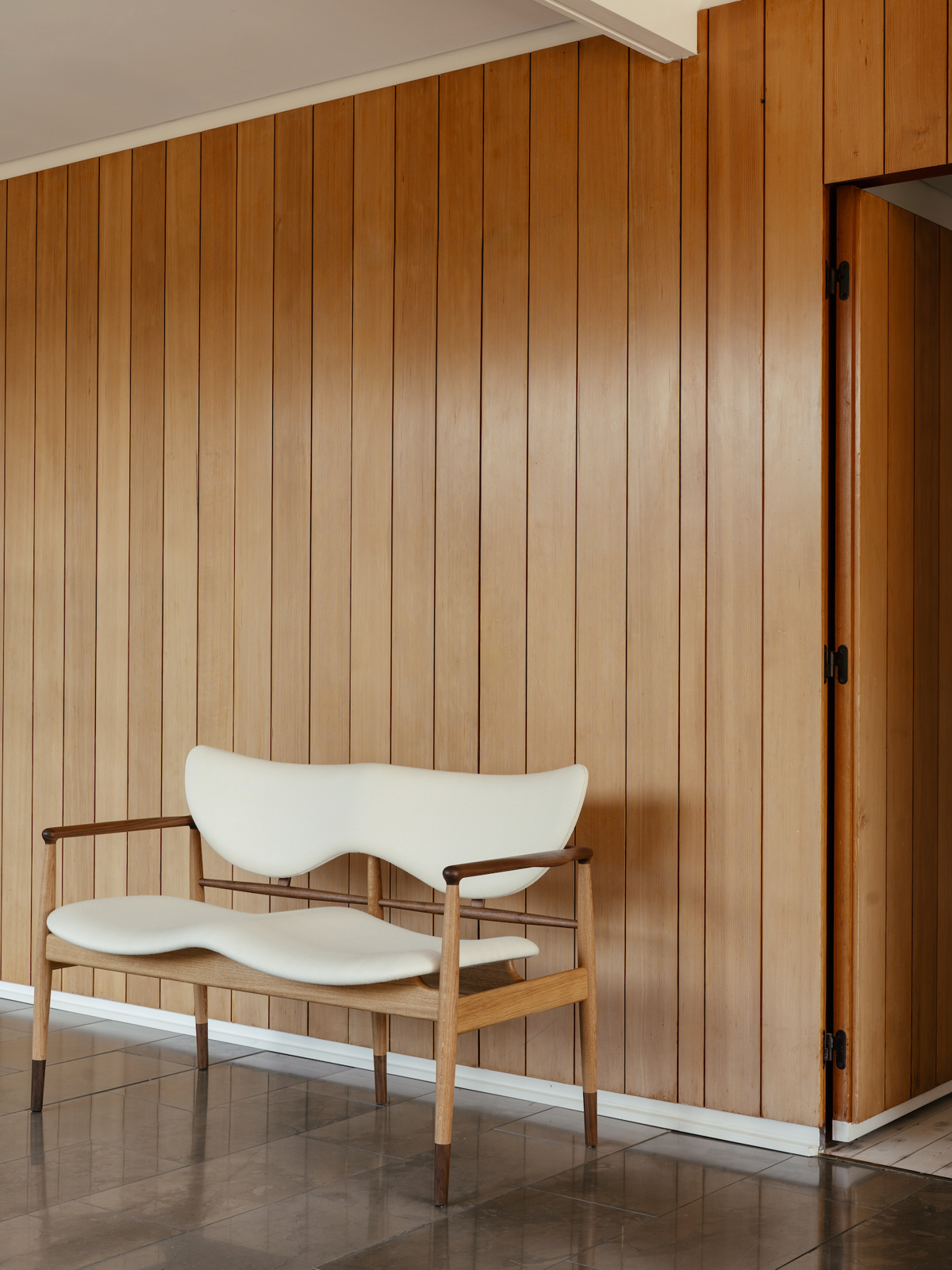 48 Sofa Bench with light fabric upholstery, original oak and walnut design reference
