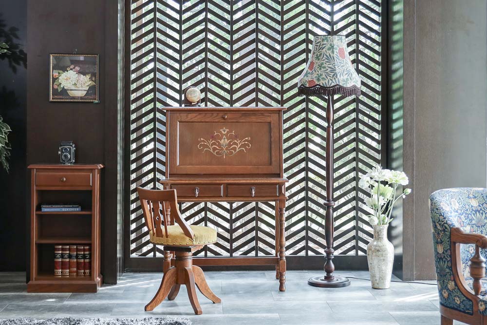CPT5 Writing desk inlay: Alternate design reference; original design reference, not Gulmohar teak finish