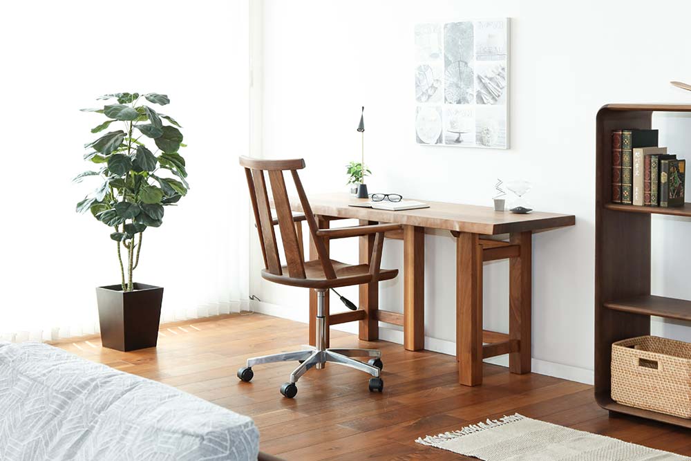 Hida takumi studio Desk Hook-shaped legs: Overall design reference; original design reference, not Gulmohar teak finish
