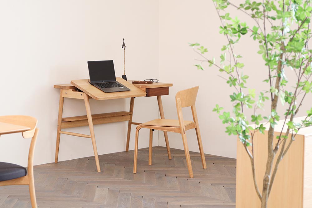 Theta Desk: Overall design reference; original design reference, not Gulmohar teak finish