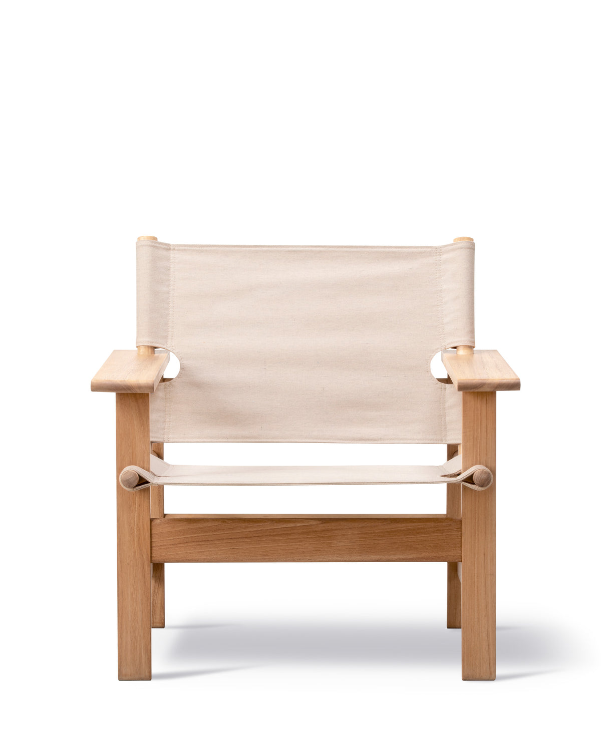 The Canvas Chair Outdoor, reference view 1. Fredericia design photograph; Gulmohar wooden components made in teak.