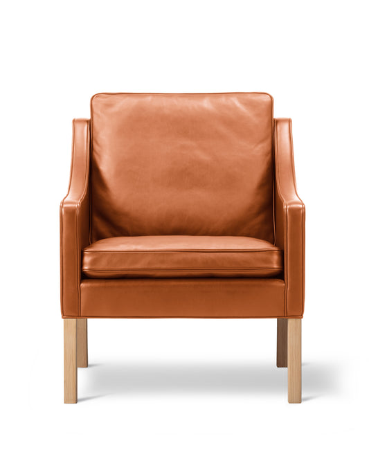 Mogensen 2207 Club Chair, reference view 1. Original Fredericia design photograph; Gulmohar wooden components made in teak.