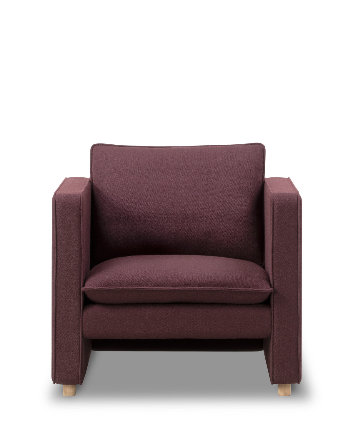 Jota Lounge Chair, reference view 1. Fredericia design photograph; Gulmohar wooden components made in teak.