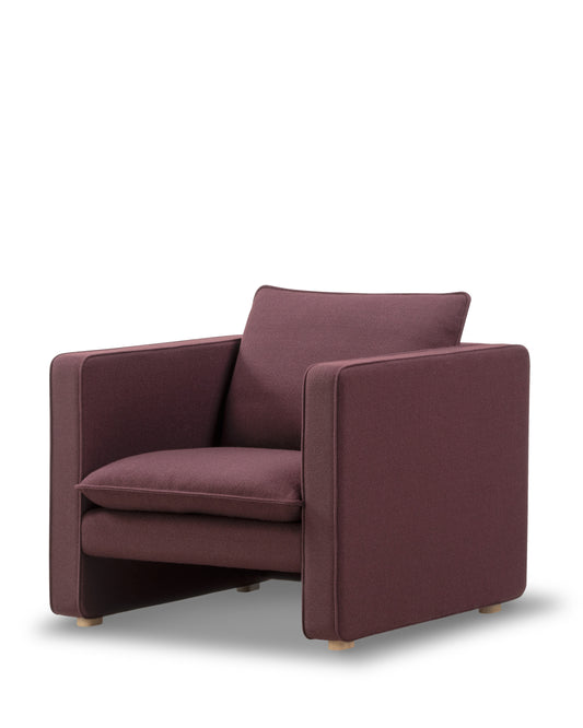 Jota Lounge Chair, reference view 2. Fredericia design photograph; Gulmohar wooden components made in teak.