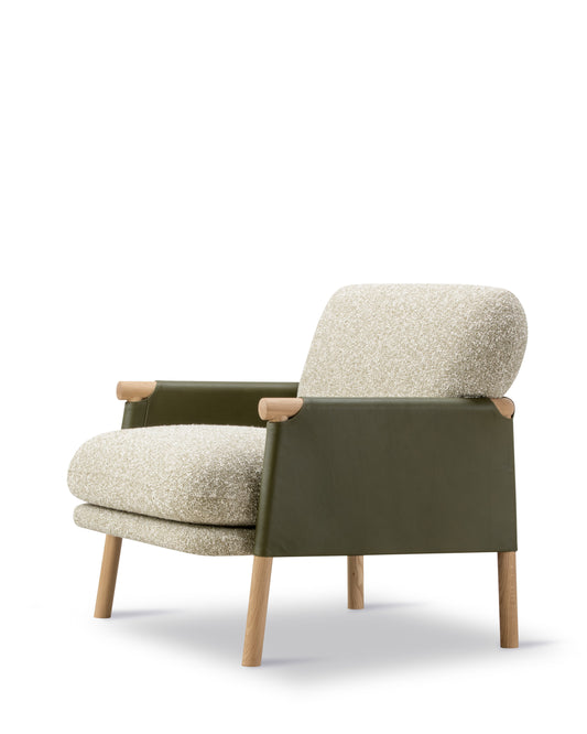 Savannah Chair, reference view 2. Fredericia design photograph; Gulmohar wooden components made in teak.