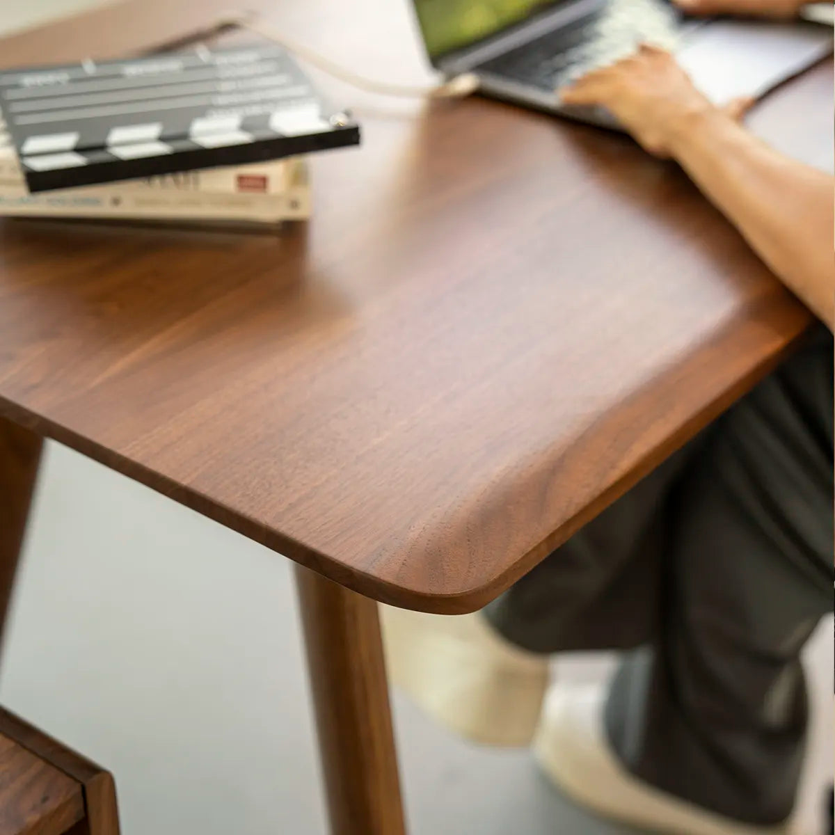 Krea Desk original design reference by Moss Design, view 3