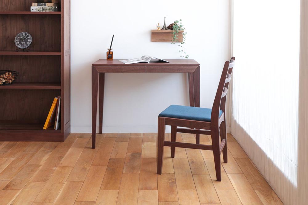 LINEA No.504 Desk: Alternate design reference; original design reference, not Gulmohar teak finish