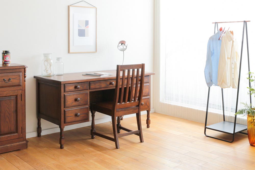 Castellia desk: Alternate design reference; original design reference, not Gulmohar teak finish