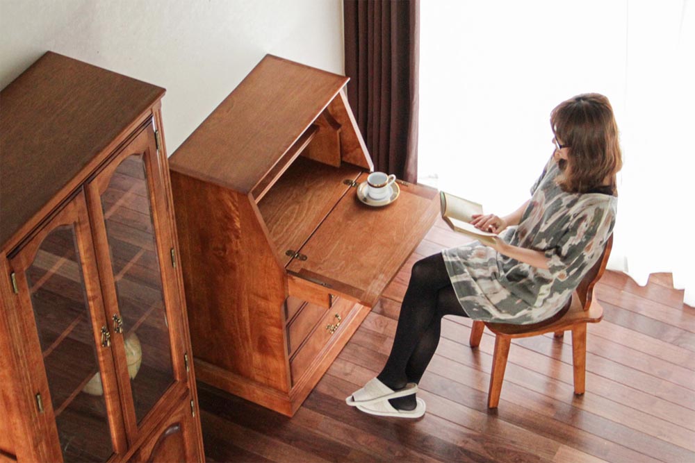 CHELSEA Writing bureau: Alternate design reference; original design reference, not Gulmohar teak finish